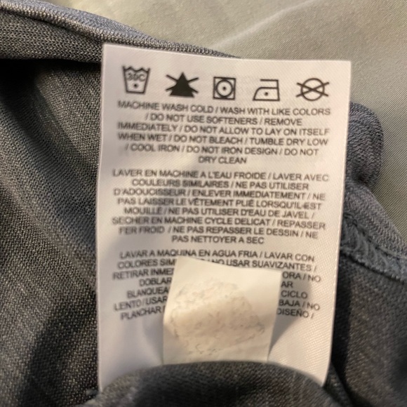 Nike Dri-Fit Boy’s Tshirt in grey with a red check| Size: S (8) - Picture 3 of 4